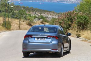 Toyota Corolla Sedan Hybrid (3)