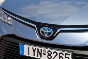 Toyota Corolla Sedan Hybrid (30)