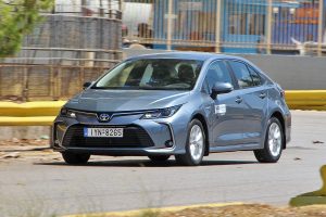 Toyota Corolla Sedan Hybrid (39)