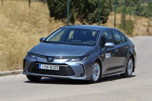 Toyota Corolla Sedan Hybrid (5)