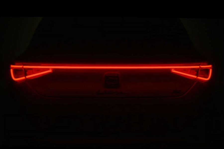 https://autogreeknews.gr/wp-content/uploads/2019/12/new-seat-leon-teaser.jpg