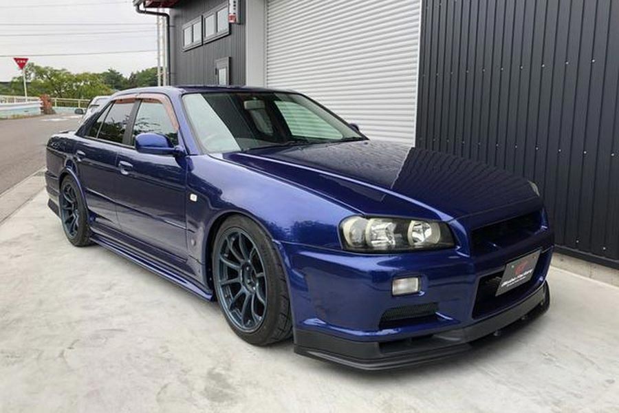 https://autogreeknews.gr/wp-content/uploads/2019/12/nissan-skyline-gt-r-r34-sedan-1.jpg