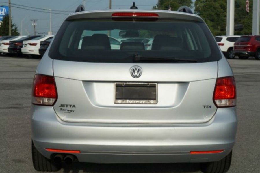 https://autogreeknews.gr/wp-content/uploads/2019/12/vw-jetta-tdi4.jpg