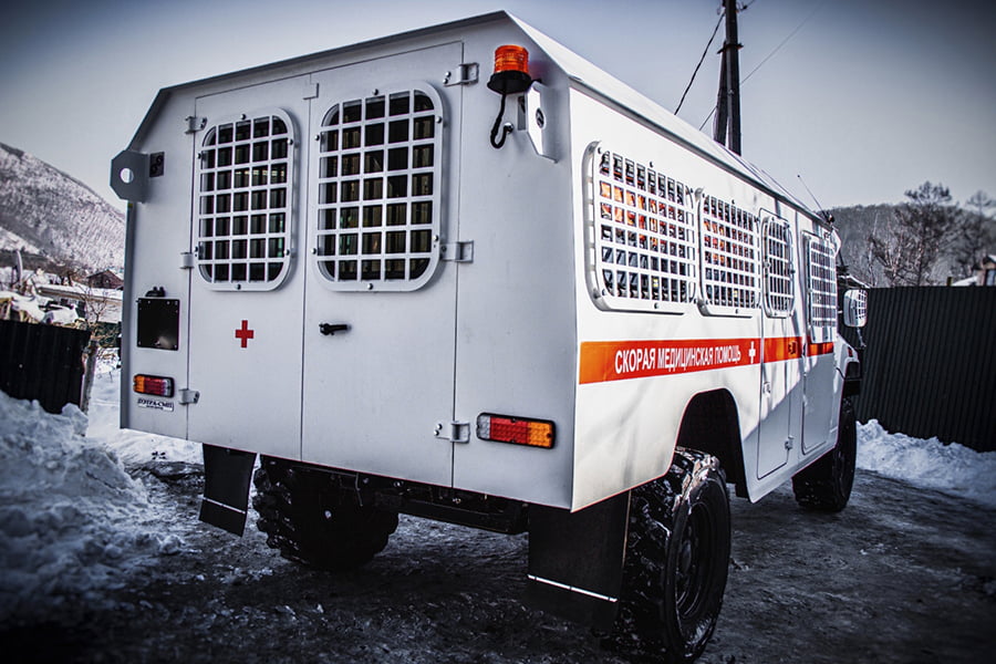 https://autogreeknews.gr/wp-content/uploads/2020/01/Hummer_Ambulance_3.jpg