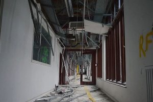 abandon_caterham_offices_5