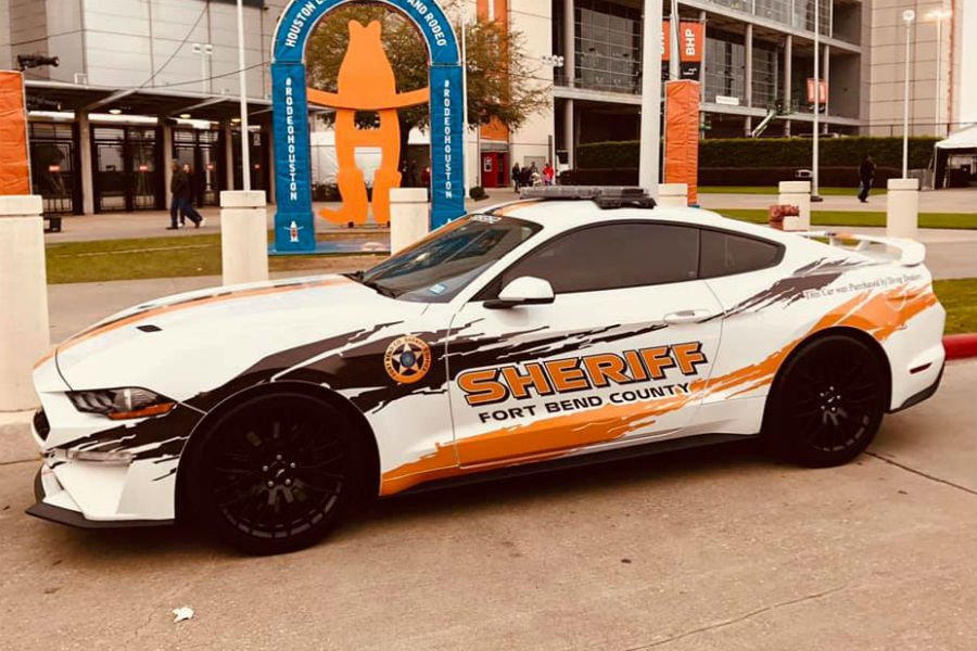 https://autogreeknews.gr/wp-content/uploads/2020/01/ford-mustang-sheriff2.jpg