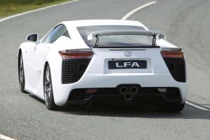 lexus lfa kainourgio4