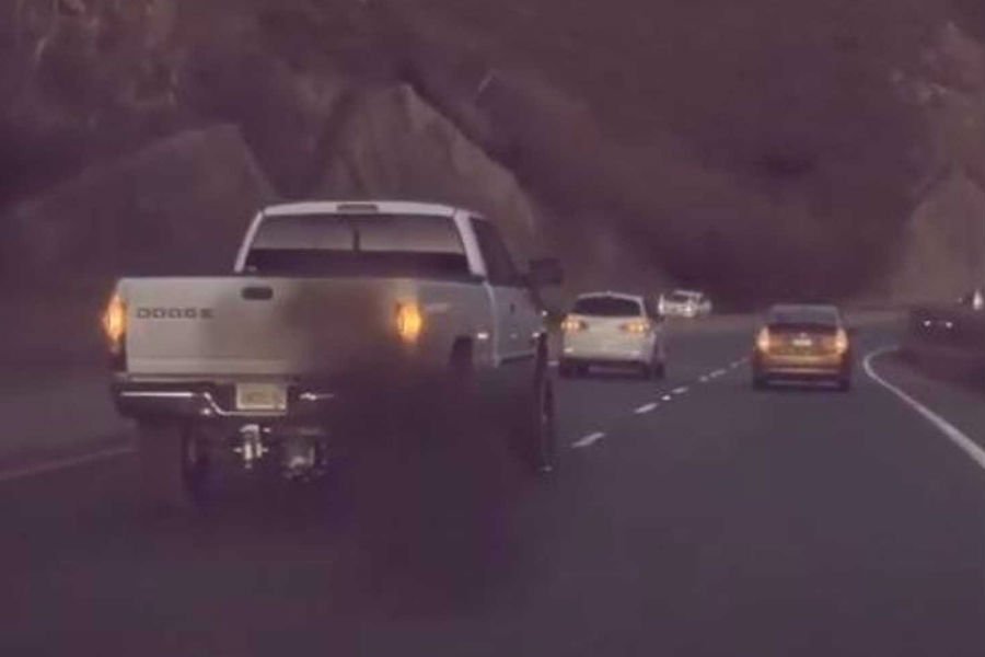 Ντίζελ Ram «μπουκώνει» Tesla (+video)