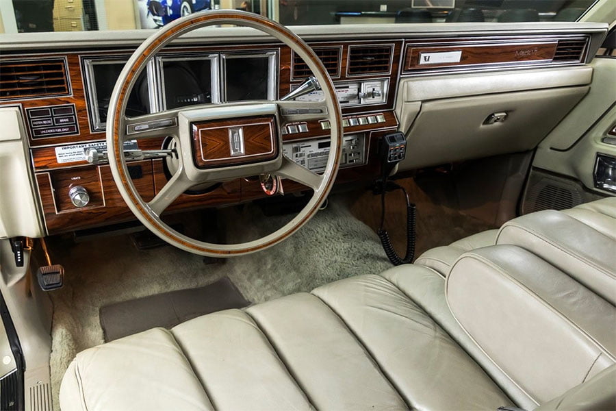 https://autogreeknews.gr/wp-content/uploads/2020/02/Lincoln-Continental_7.jpg