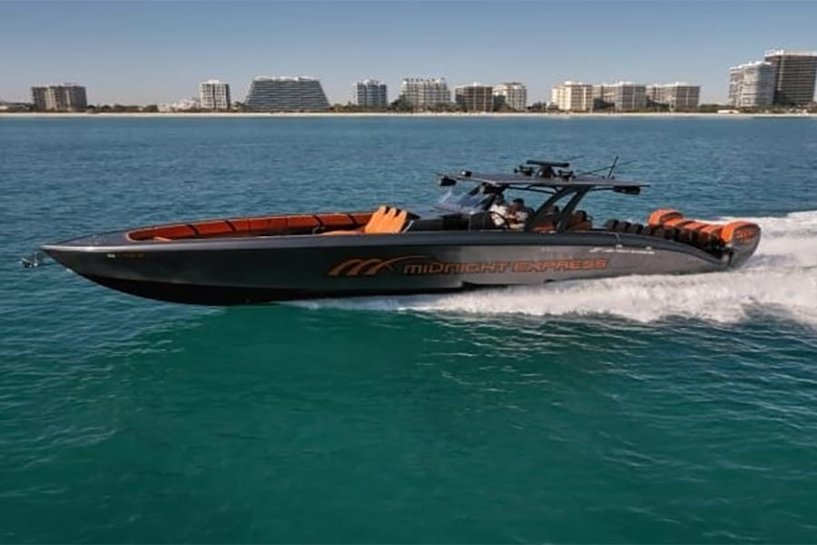 https://autogreeknews.gr/wp-content/uploads/2020/02/Mansion_Ferrari_Boat_2.jpg