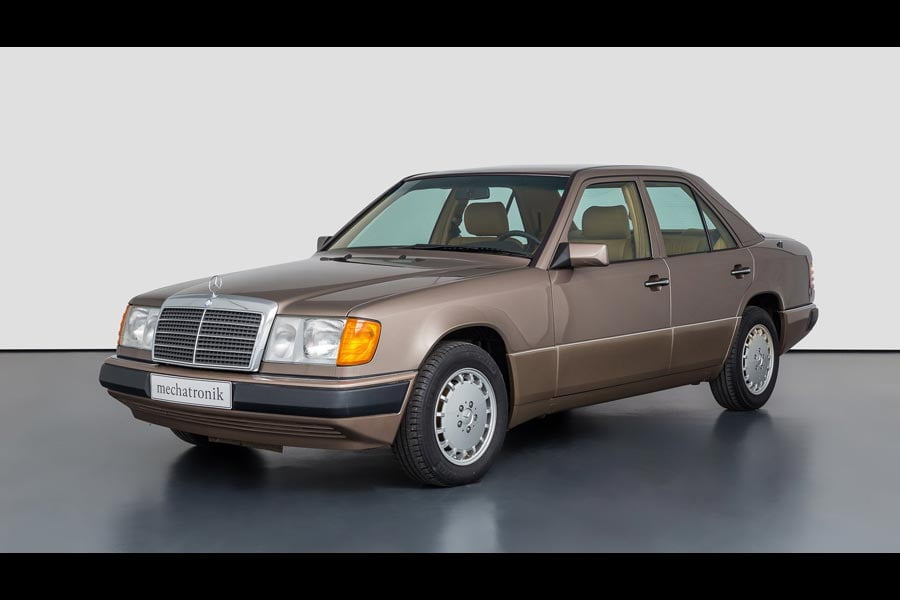 https://autogreeknews.gr/wp-content/uploads/2020/02/Mercedes-300D-1991-3.jpg