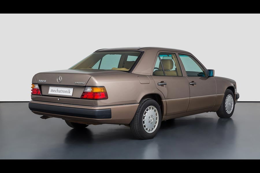 https://autogreeknews.gr/wp-content/uploads/2020/02/Mercedes-300D-1991-4.jpg