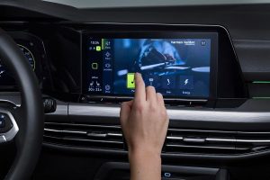 NEW-VOLKSWAGEN-GOLF—INFOTAINMENT-SYSTEM_2