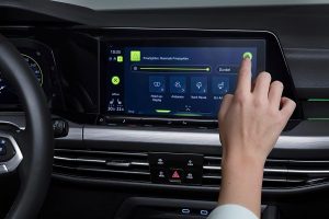 NEW-VOLKSWAGEN-GOLF—INFOTAINMENT-SYSTEM_3