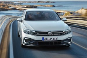 VW-Passat-GTE-2019-(2)