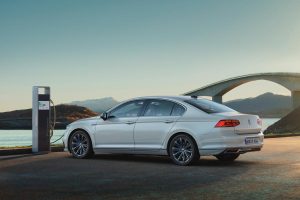 VW-Passat-GTE-2019-(3)