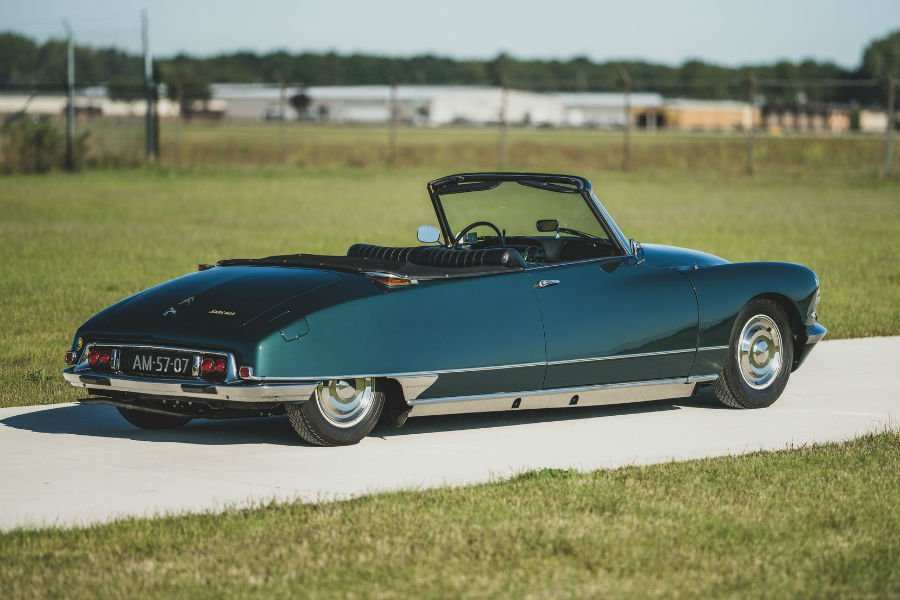 «Θεϊκή» και υπερσπάνια Citroen DS21 Décapotable