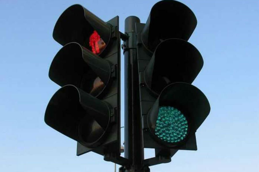 Τα φανάρια που τιμωρούν το κορνάρισμα! (+video)