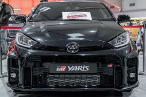 pws sas fainetai to gr yaris se mavro3