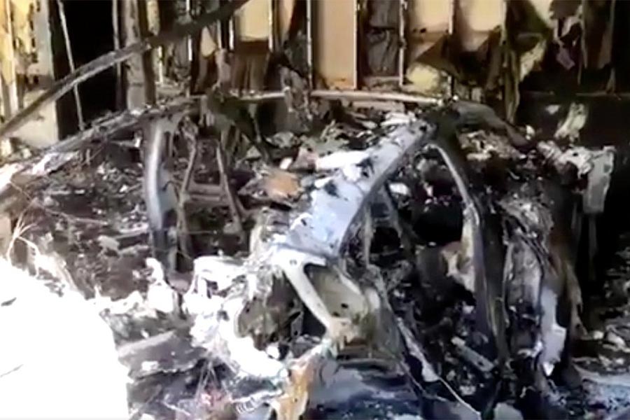 Porsche Taycan έγινε στάχτη (+video)