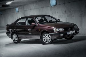 toyota carina gti9