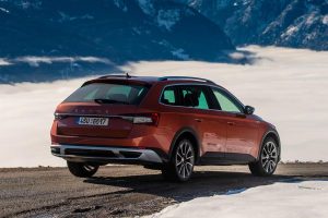 Skoda-Superb-Scout-2020-(4)