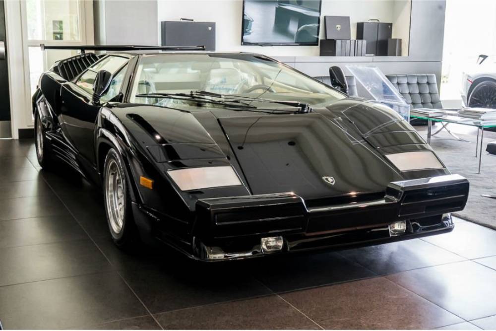 Πωλείται Lamborghini Countach του ’90 με τις ζελατίνες!