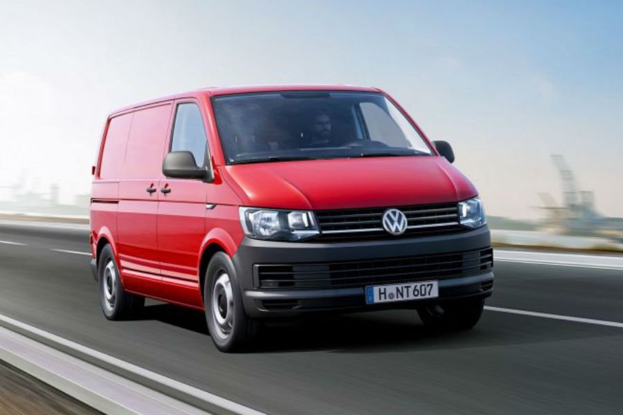 https://autogreeknews.gr/wp-content/uploads/2020/03/vw-transporter-70-xronia8.jpg