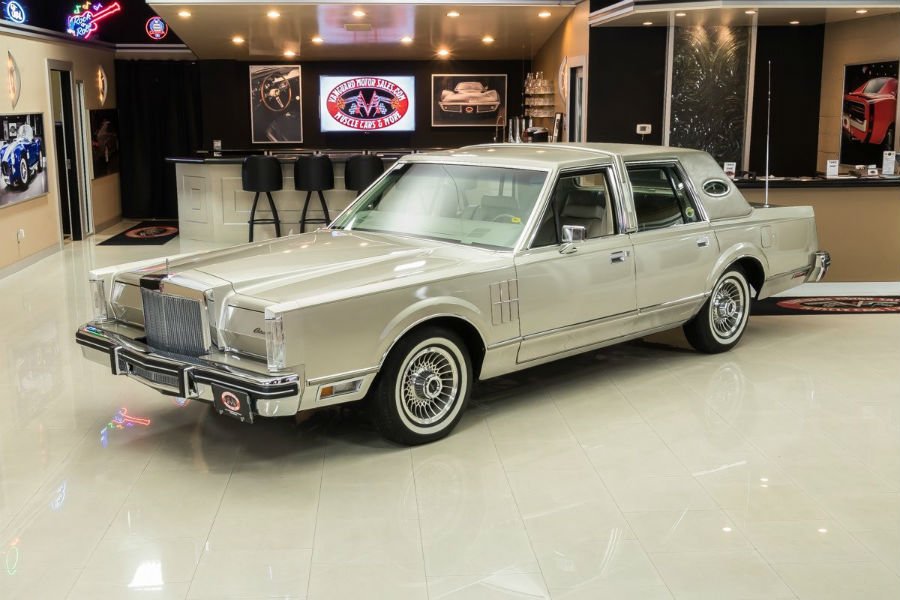 https://autogreeknews.gr/wp-content/uploads/2020/04/Lincoln-Continental-1980-1-1.jpg