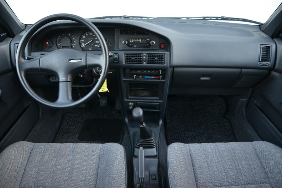 https://autogreeknews.gr/wp-content/uploads/2020/04/Toyota-Corolla-1990-11.jpg