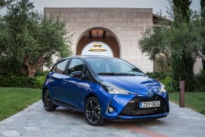 Toyota-Yaris-Hybrid-(2)