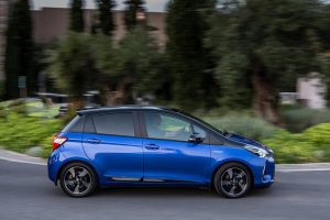 Toyota-Yaris-Hybrid-(3)