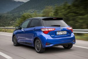 Toyota-Yaris-Hybrid-(4)