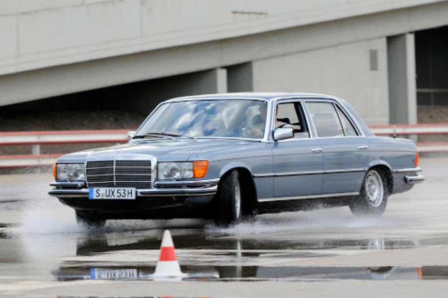 https://autogreeknews.gr/wp-content/uploads/2020/04/mercedes-450-SEL8.jpg