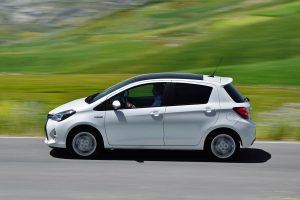 2014_YARIS_HYBRID_HIGH_25