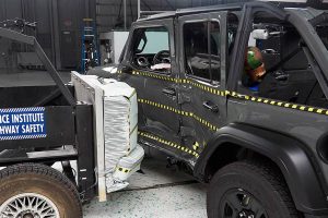 Jeep-Wrangler-crash-test-IIHS-(2)