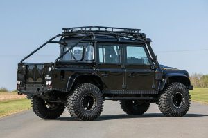 Land-Rover-Defender-Spectre_4