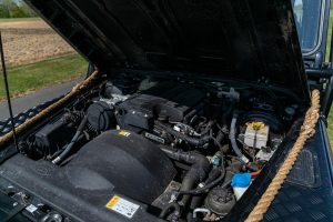 Land-Rover-Defender-Spectre_6