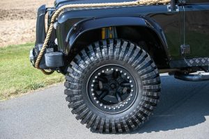 Land-Rover-Defender-Spectre_8