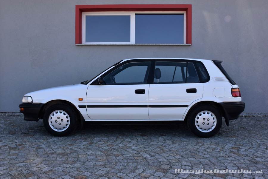 https://autogreeknews.gr/wp-content/uploads/2020/05/Toyota-Corolla-1990-1.3-2.jpg
