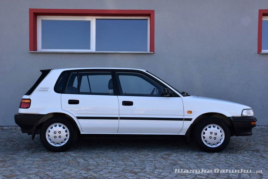 https://autogreeknews.gr/wp-content/uploads/2020/05/Toyota-Corolla-1990-1.3-8.jpg