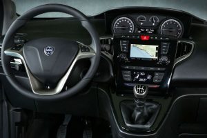 lancia ypsilon hybrid maryne13