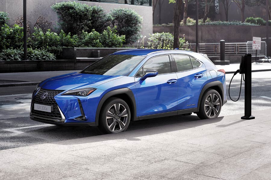 https://autogreeknews.gr/wp-content/uploads/2020/05/lexus-ux-300e-2.jpg