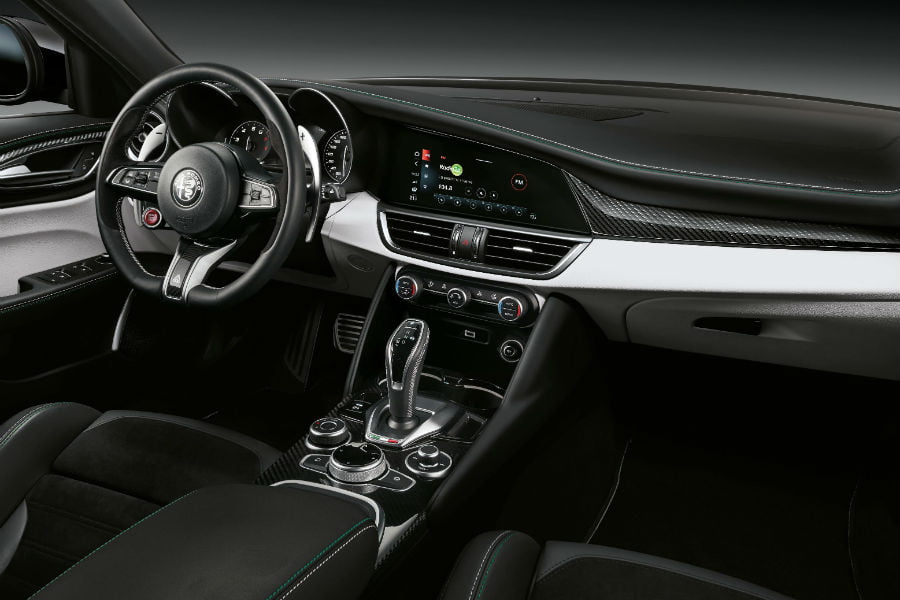 https://autogreeknews.gr/wp-content/uploads/2020/05/new-alfa-romeo-giulia-qv10.jpg