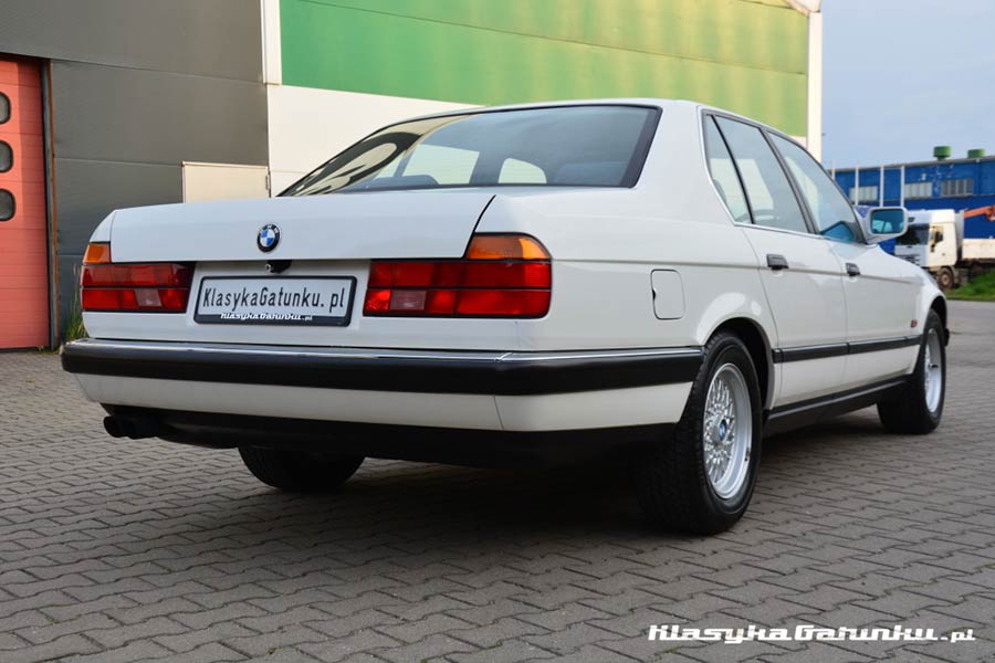 https://autogreeknews.gr/wp-content/uploads/2020/06/1992-BMW-740i-7-Series-3.jpg