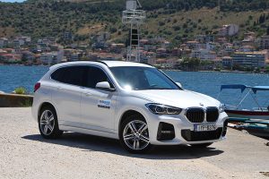 BMW X1 sDrive16d (1)