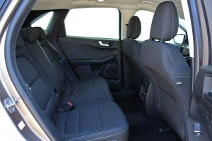 Ford-Kuga-1.5-EcoBlue-diesel-(6)