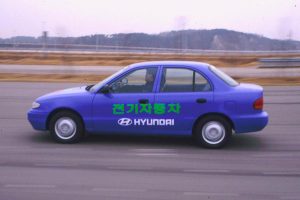 Hyundai_Accent_EV_Driving_2