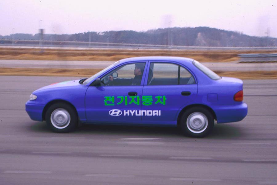 https://autogreeknews.gr/wp-content/uploads/2020/06/Hyundai_Accent_EV_Driving_2.jpg