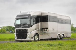 VOLVO-FM-500-horse-transporter-(1)